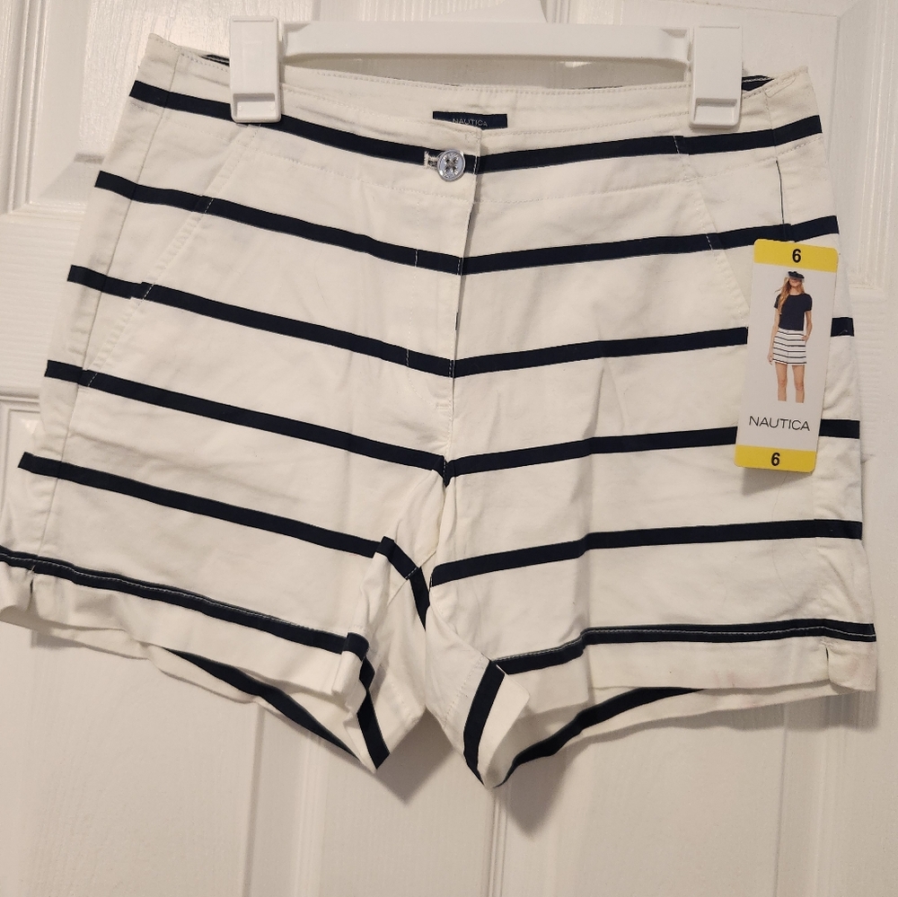 Woman's nautical shorts‎